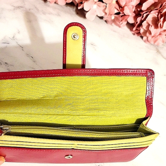 HOBO Int'l Pink 'Clio' Leather Wallet - Picture 4 of 8